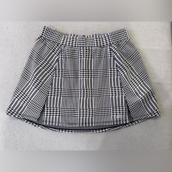 ALO Yoga Dresses & Skirts - ALO Black & White Plaid A-Line Mini Skort
